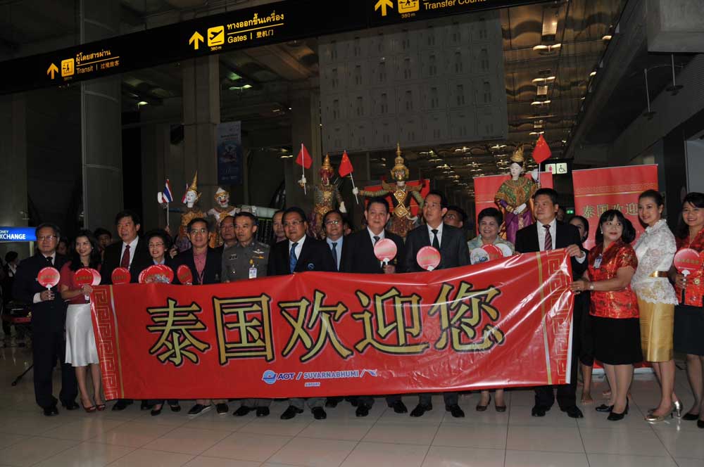 ททท. ร่วมกับ บริษัท ท่าอากาศยานไทย จำกัด (มหาชน) และหน่วยงานที่เกี่ยวข้อง จัดพิธีต้อนรับคณะนักท่องเที่ยวจีนที่ได้รับการยกเว้นค่าธรรมเนียมการตรวจลงตรา (Visa Fee) เป็นระยะเวลา 3 เดือน